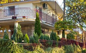 Apartments Cvitini Dvori Garjak